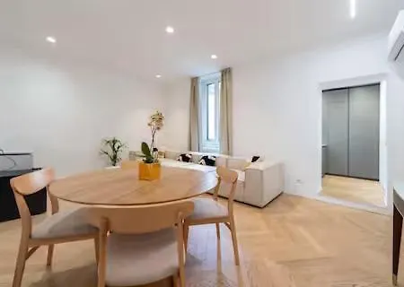Apartamento Duomo Prestige-luxury 2br Near Duomo,2 Bathrooms, King Beds, Office & Balcony Milão