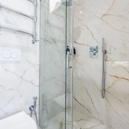 Duomo Prestige-luxury 2br Near Duomo,2 Bathrooms, King Beds, Office & Balcony Apartamento *