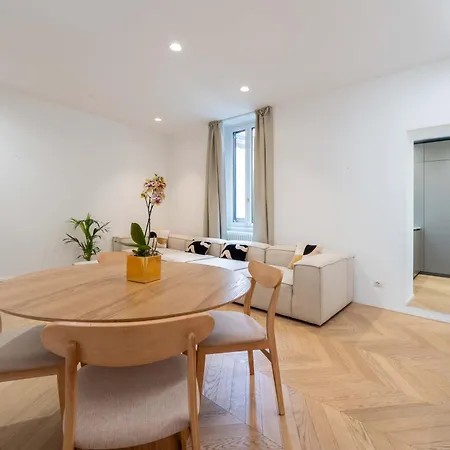 Duomo Prestige-luxury 2br Near Duomo,2 Bathrooms, King Beds, Office & Balcony Apartamento Milão
