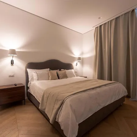 Apartamento Duomo Prestige-luxury 2br Near Duomo,2 Bathrooms, King Beds, Office & Balcony *