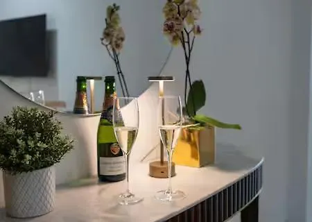 Apartamento Duomo Prestige-luxury 2br Near Duomo,2 Bathrooms, King Beds, Office & Balcony