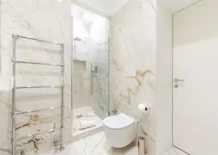 Duomo Prestige-luxury 2br Near Duomo,2 Bathrooms, King Beds, Office & Balcony Milão